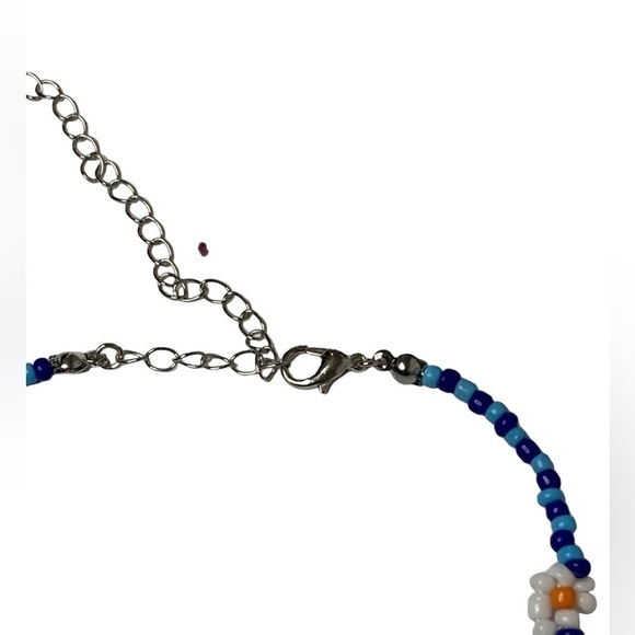 Beaded flower necklace - Picture 2 of 5